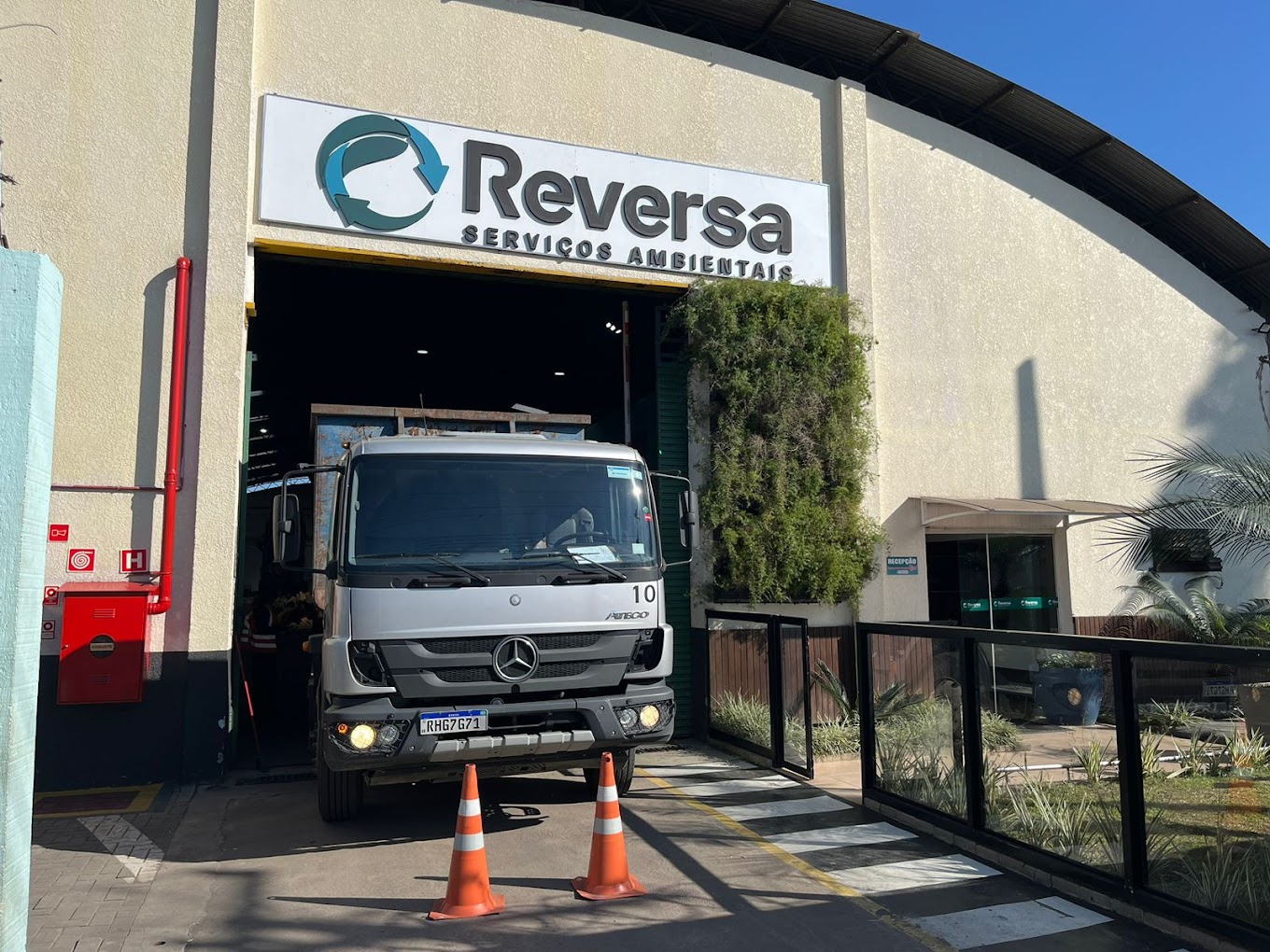 logística reversa de embalagens, sustentabilidade, economia circular, gestão de resíduos, conformidade ambiental, Política Nacional de Resíduos Sólidos, reciclagem de embalagens, rastreabilidade, Reversa, Instituto Loop.